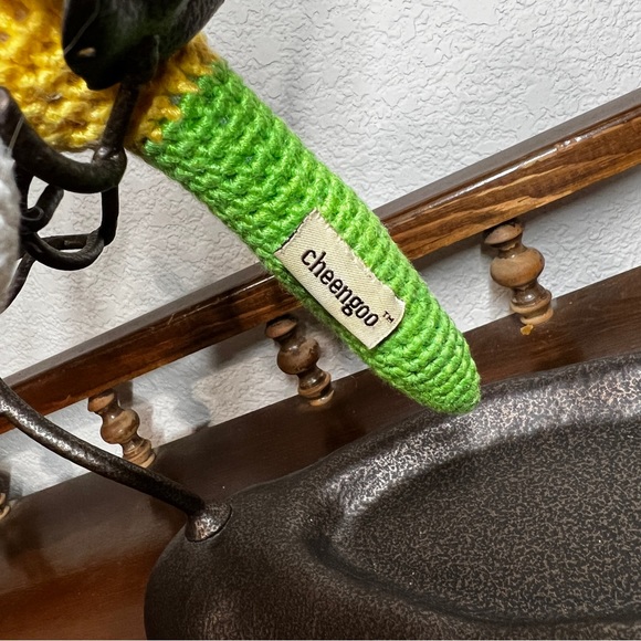 Cheengoo White Daisy Flower Hand Crocheted Stick Baby Rattle Bamboo Eco-Friendly - Picture 10 of 12